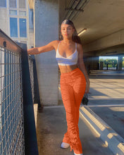 Load image into Gallery viewer, solid color pleated flared trousers