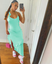 Load image into Gallery viewer, Solid color ruffled pleated dress