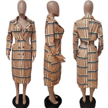 Load image into Gallery viewer, Fashion plaid back hollow trench coat（AY1462）
