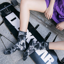 Load image into Gallery viewer, Personality thick thread tie-dye long tube cotton socks（AE4047
