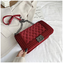 Load image into Gallery viewer, Velvet rhombus chain crossbody bag（AB2044）
