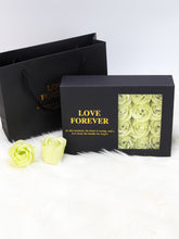 Load image into Gallery viewer, Christmas Valentine&#39;s Day 12 roses gift box (with necklace)AE4069
